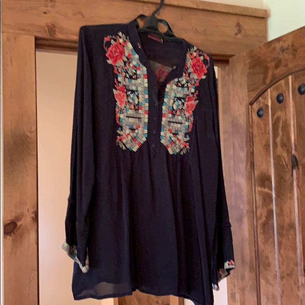 Black silk Johnny was tunic
